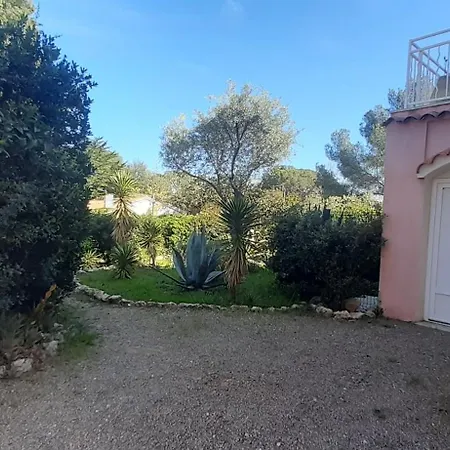Clementine Gai Et Familial Climatise, En Rez-de-chaussee De Maison A 100m De La Plage