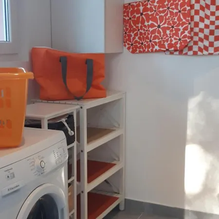 Clementine Gai Et Familial Climatise, En Rez-de-chaussee De Maison A 100m De La Plage