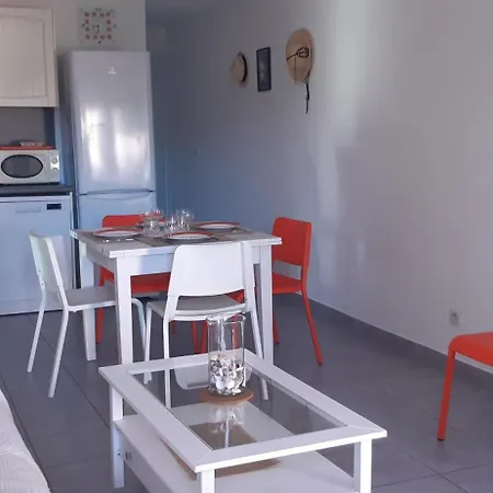 Clementine Gai Et Familial Climatise, En Rez-de-chaussee De Maison A 100m De La Plage