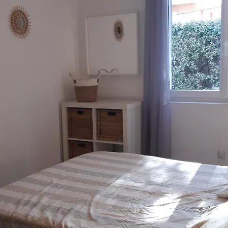 Clementine Gai Et Familial Climatise, En Rez-de-chaussee De Maison A 100m De La Plage