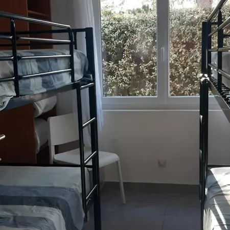 Apartment Clementine Gai Et Familial Climatise, En Rez-de-chaussee De Maison A 100m De La Plage