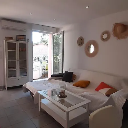 Apartment Clementine Gai Et Familial Climatise, En Rez-de-chaussee De Maison A 100m De La Plage *