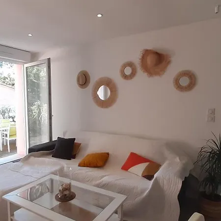 Clementine Gai Et Familial Climatise, En Rez-de-chaussee De Maison A 100m De La Plage