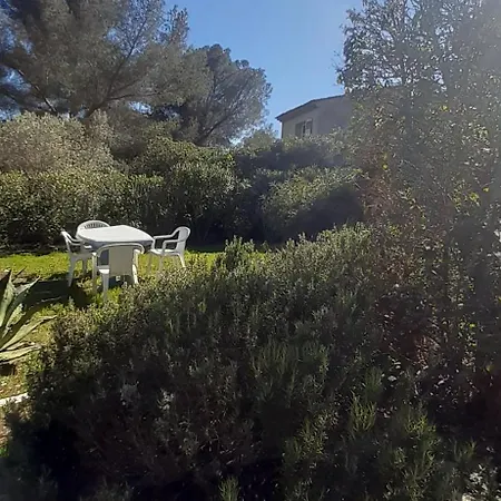 Apartment Clementine Gai Et Familial Climatise, En Rez-de-chaussee De Maison A 100m De La Plage Saint-Raphael (Var)