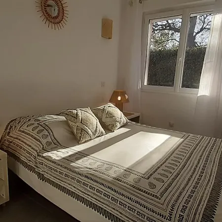 Apartment Clementine Gai Et Familial Climatise, En Rez-de-chaussee De Maison A 100m De La Plage