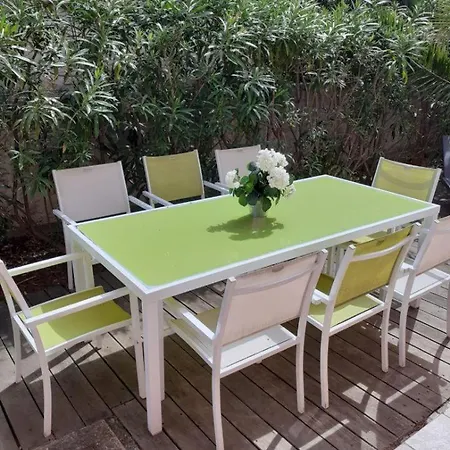 Clementine Gai Et Familial Climatise, En Rez-de-chaussee De Maison A 100m De La Plage Apartment