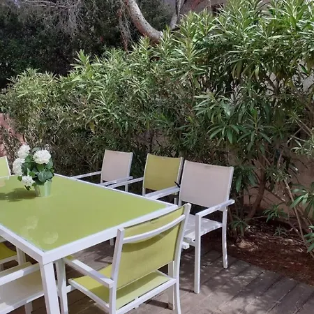 Clementine Gai Et Familial Climatise, En Rez-de-chaussee De Maison A 100m De La Plage Apartment Saint-Raphael (Var)